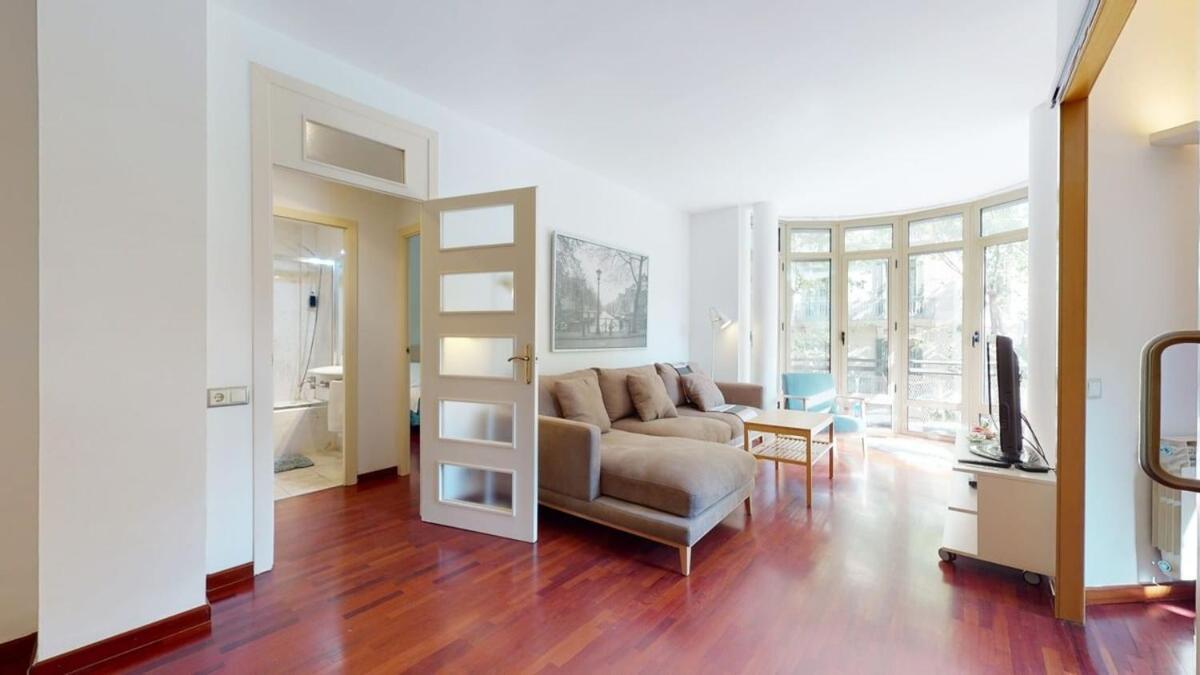 Modern And Bright Three-bedroom In Eixample * Barcelone