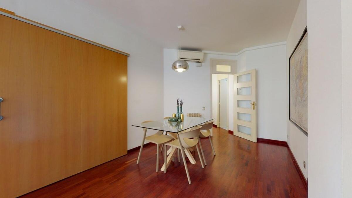 Modern And Bright Three-bedroom In Eixample * Barcelone